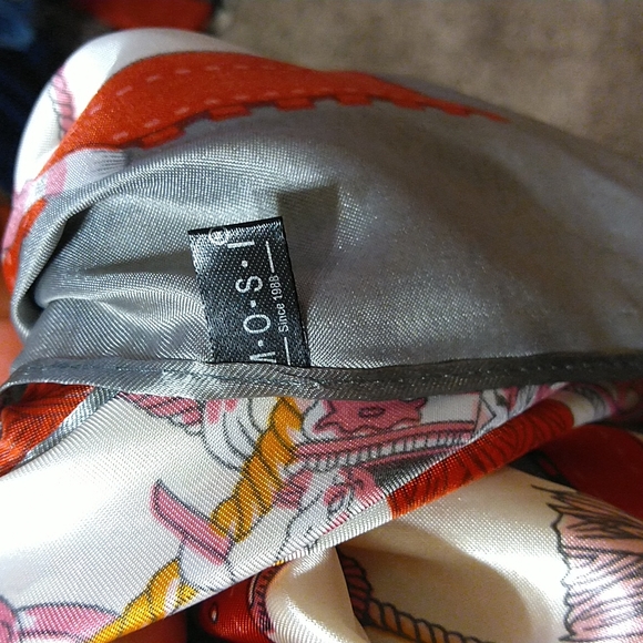 M.O.S.I Scarf - Picture 4 of 5